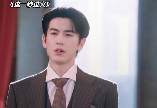 慕容清峄舔了舔嘴唇被自己毒死了