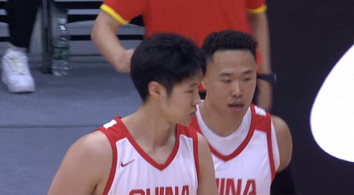中国男篮险胜乌拉圭，焦泊乔14分 贺希宁17+3核心级 王俊杰末节没上