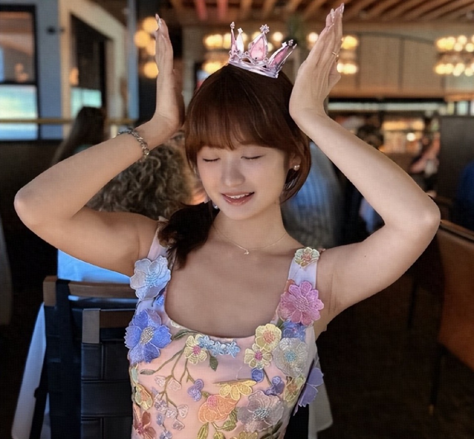 正脸照曝光！杨瀚森高调秀恩爱为24岁女友庆生 网友：女大三 抱金砖