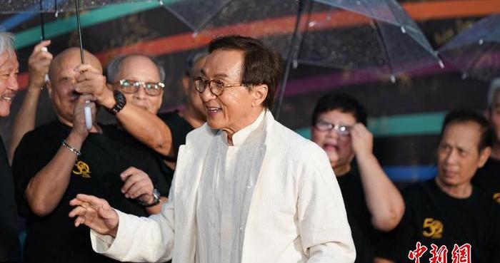 评论：华流就是顶流！成龙让全球影迷爱上中国功夫