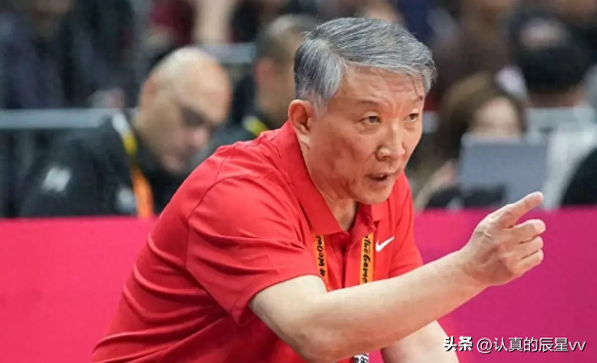 攻防全崩！罗欣棫低迷拖累女篮，球迷喊话宫鲁鸣赶紧换人