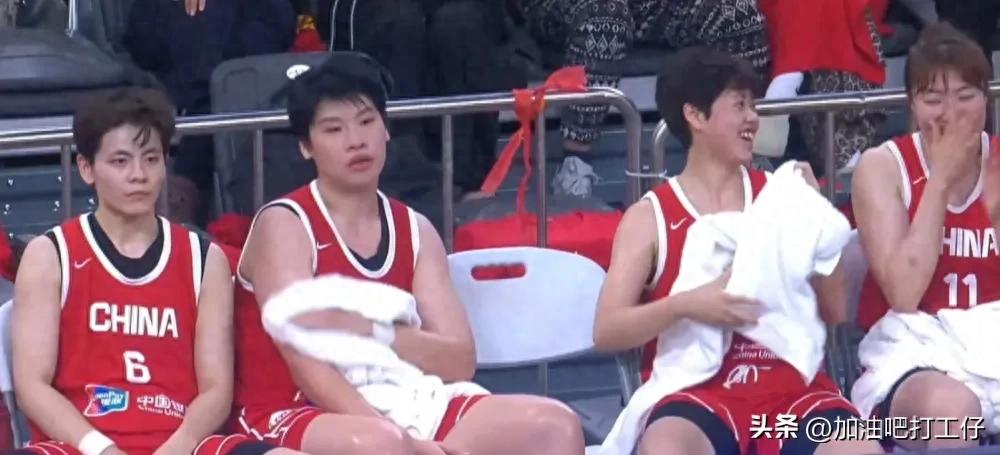 77-88！女篮输球后，一人哈哈大笑，三隐患藏不住。为何不用老将