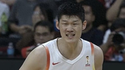 11记三分球中国男篮战胜乌拉圭，贺希宁就是男篮的进攻核心