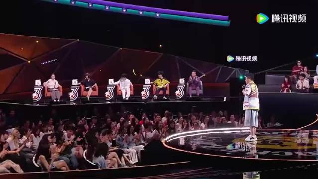 周深投票纠结，痛苦面具源于锐锐表演未达预期