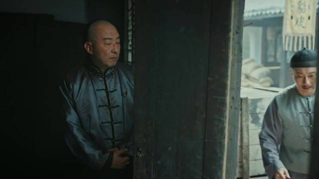 姜孟生识破五千两迁坟骗局当街踹黄穆