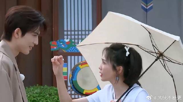 白鹿弹张凌赫脑瓜崩，声音听着简直太实在了，差点站不稳丨奔跑吧