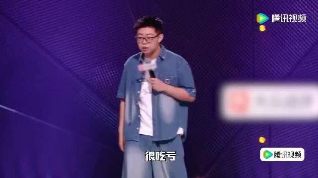周深被装修声吵醒，听到规定后起身鼓掌