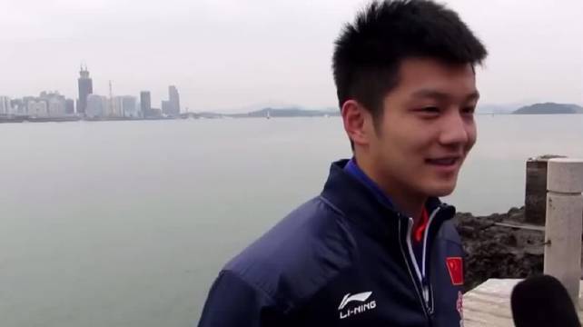 樊振东唱周杰伦三年二班，周杰伦称其唱歌不错