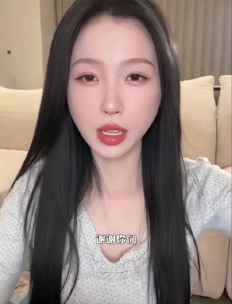 虞书欣吃东西就让人很有食欲，这吃相比白鹿好太多了