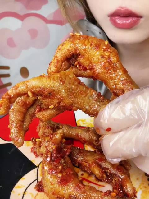 辣卤鸡爪️香香辣辣很好脱骨追剧夜宵必吃我边看蜡笔小新边吃的嘿嘿嘿嘿味很