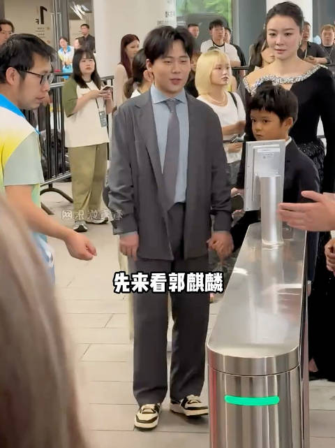 时隔7年后再看《庆余年》主演，郭麒麟2个月暴瘦80斤，张若昀稳居男频一哥