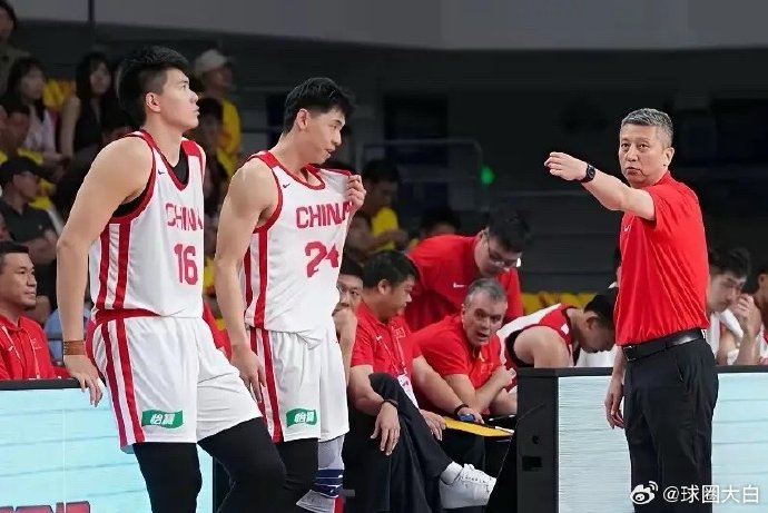 中国男篮在热身赛中险胜乌拉圭的比赛中，胡明轩的表现如何？