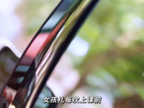女孩儿为了演好唐代舞女，竟不惜往嘴里塞葡萄