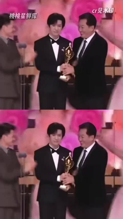 内娱封神尴尬名场面！这场窒息颁奖礼，黄晓明全程体面看得人心疼
