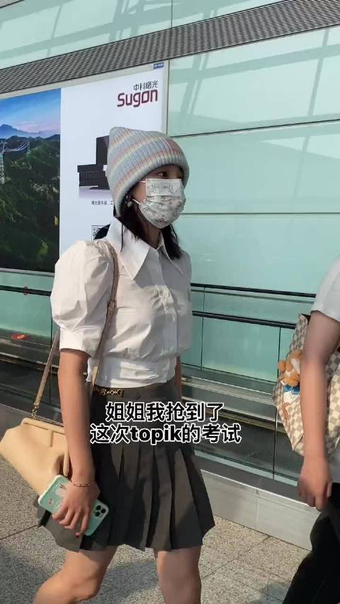 曝王嘉尔宋雨琦恋情！宋雨琦机场有几次看见王嘉尔，还以为偶遇