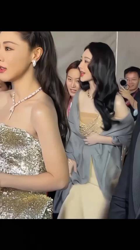 请永远保持 自信 明媚张扬向上的生命力