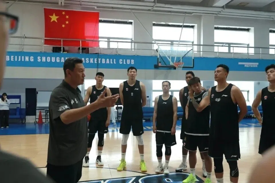 想走走不了、想用用不上？范子铭继续当周琦替补 北京难题怎么解？