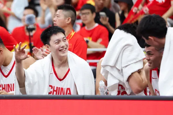 3中0！胡明轩国家队复出战拿3分 时隔三月归来就好