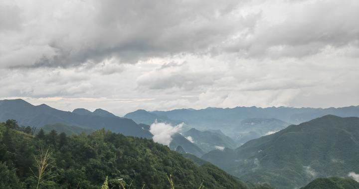 采访手记︱秦岭深山暴雨中，探寻长征精神的星火印记
