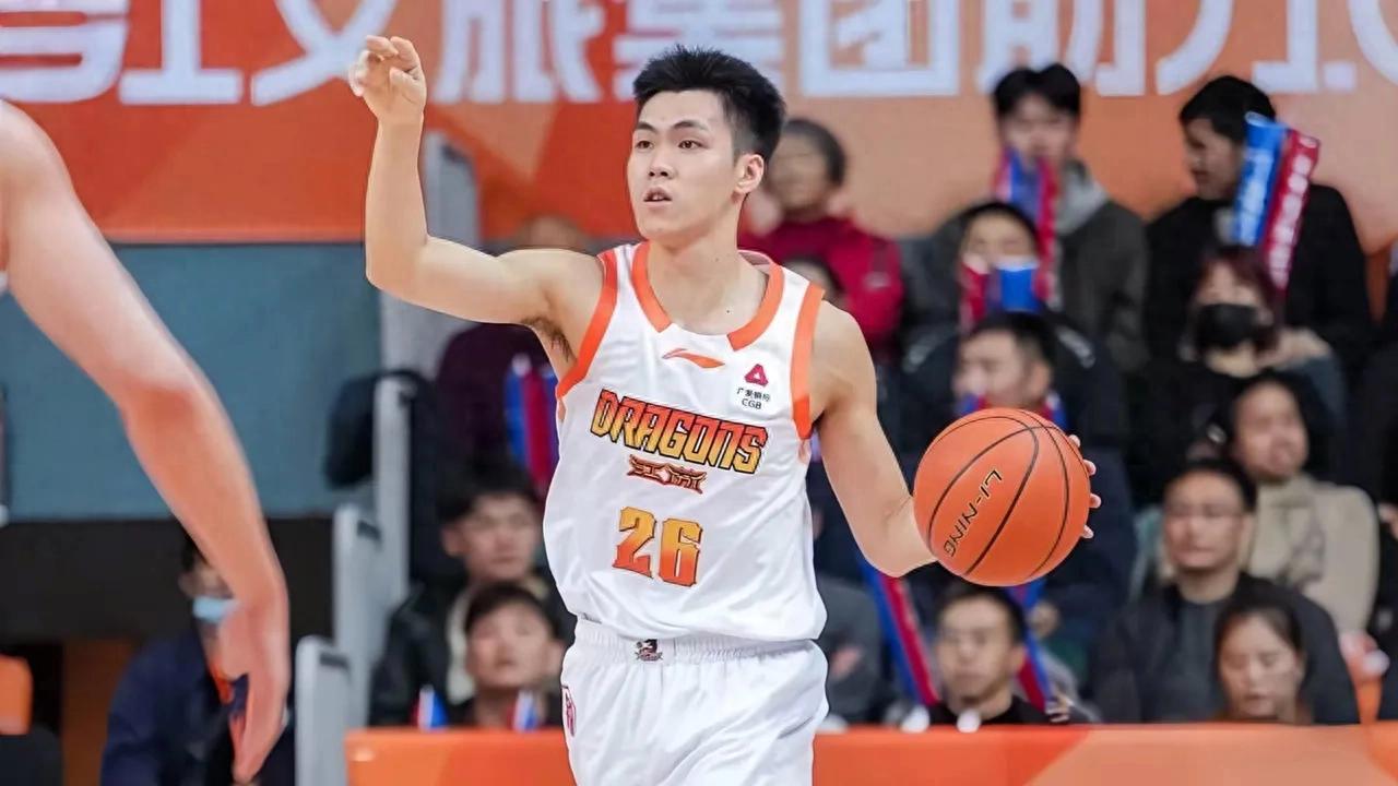 惊喜！男篮黑马横空出世，郭士强遇幸福难题