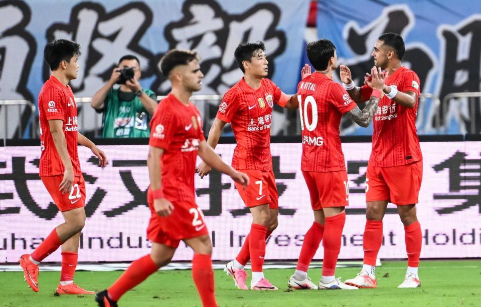 中超：海港3-2三镇升第8！10分钟3球逆转 李昂绝平球被吹