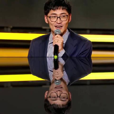 “永远对生活保持热爱，乐观者永远前行”