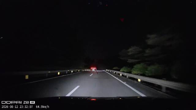 领克Z20车主高速停车后加速撞向收费站