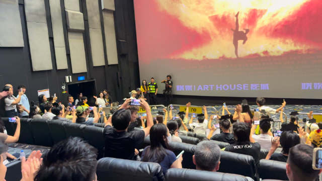 今天周星驰《功夫女足》深圳路演第一站