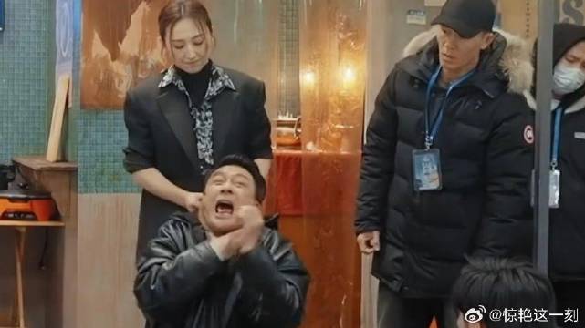 小鲜肉演被勒脖子太假 吴镇宇亲自上场演示，表情太真实一点看不出是演的！