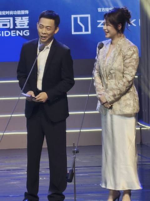 张译马丽一起登台