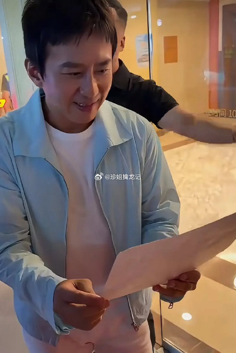 粉丝为集齐初代跑男七人签名用了多长时间？