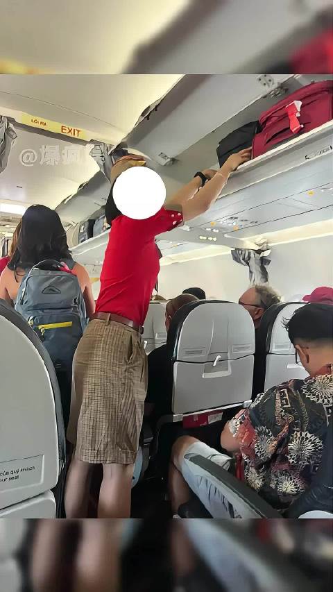 脱口秀：空姐服装是改革了，结果还有第二关，就是头发