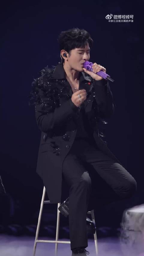 黄晓明天赐声音演唱空白格，聊闹太套后苦练英语