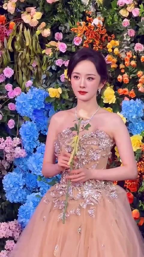 在上的妆造太美了，像个仙子一样