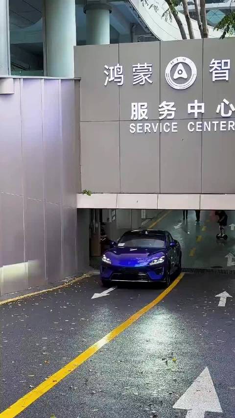 智界RX闪蝶蓝配色行驶实拍图曝光