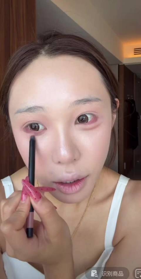 赵梓婷回应发朋友圈阴阳，不认错不改，想看需刷嘉年华