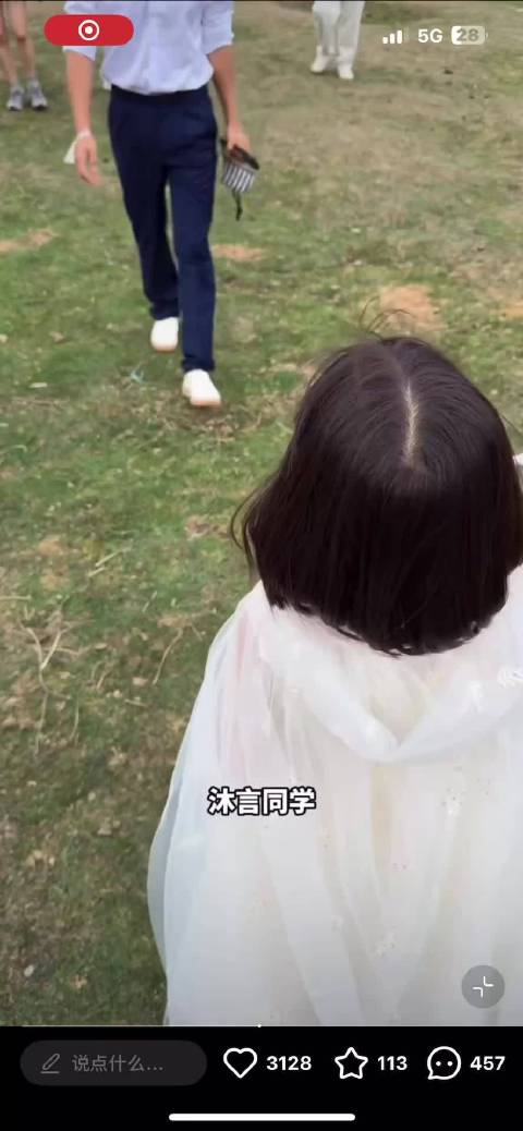 哈哈哈哈哈又看到一段新的 小马哥哥真的超喜欢小孩子呀超温柔