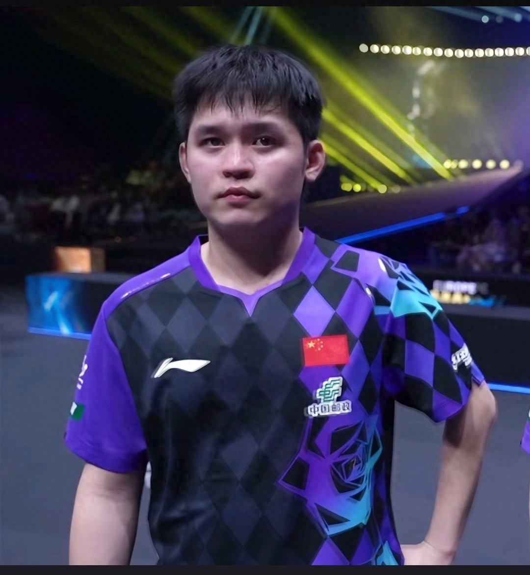 王曼昱4-1逆转18岁黑马，四强国乒占2，从张本美和手中抢冠军