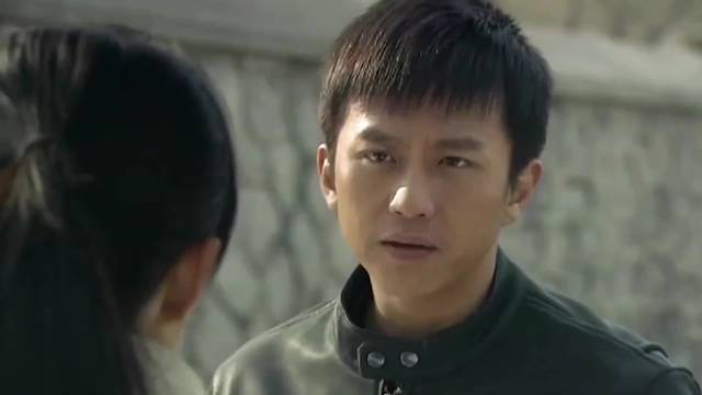 这俩人真般配，郎才女貌，帅哥美女，那时候真年轻啊