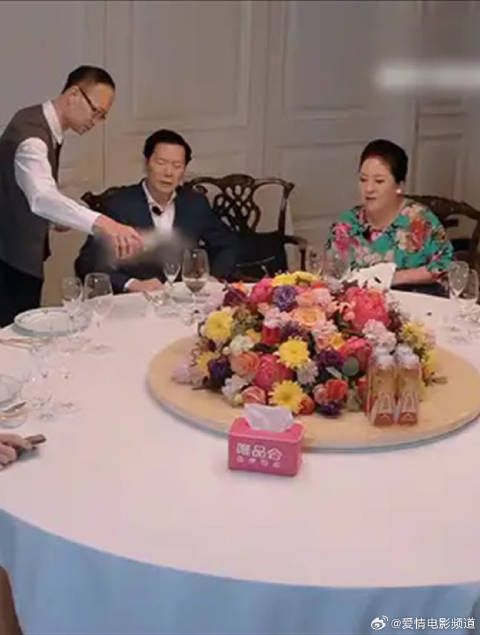 向太调侃郭碧婷爸爸胖，郭碧婷霸气护爹，向太尴尬丨我家小两口