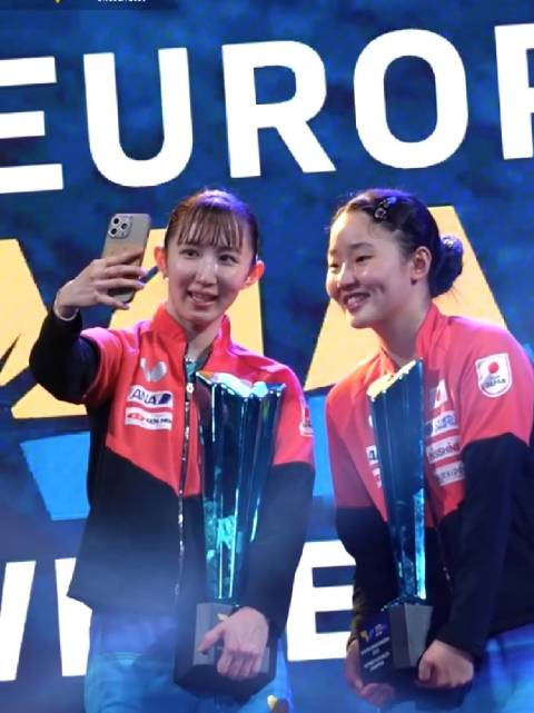 张本美和早田希娜获得2026WTT欧洲大满贯女双冠军 胜利时刻的场边直拍视角