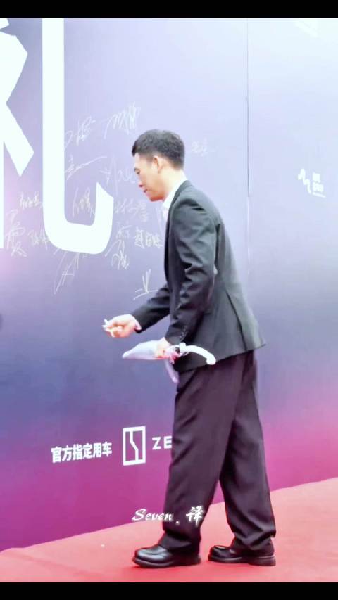 今天是低调谦逊的小猫