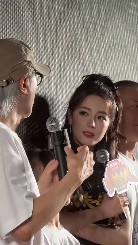 迪丽热巴和星爷完全就是伯乐啊 我巴听完星爷的话立马就能get到想表达的意思