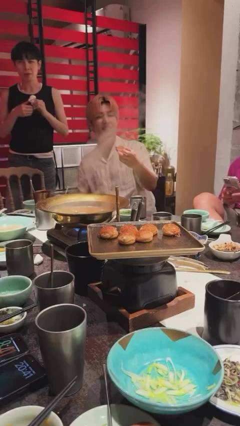 汪东城被喊话今晚将炎亚纶灌成泡芙