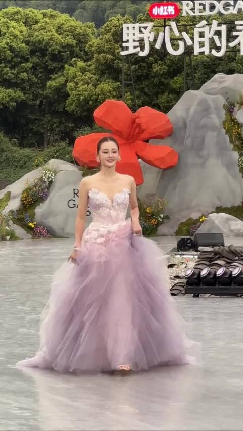 “没想到让我眼前一亮的是周冬雨… ”