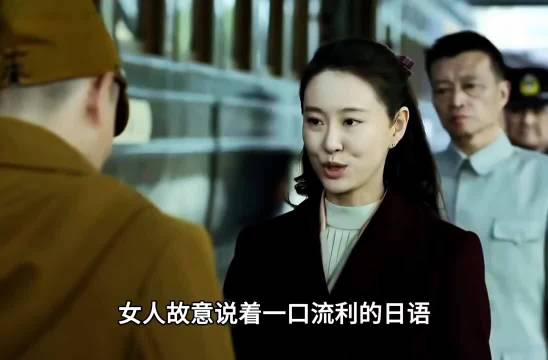 伪装者列车名场面！明台急中生智救下女同志，结果箱子里全是炸药？