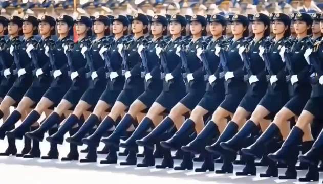 中国阅兵女兵方队，壮志凌云气壮山河