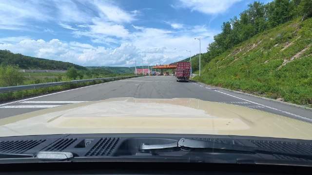 阿尔山边境线驾驶，草原与群山瞬间切换