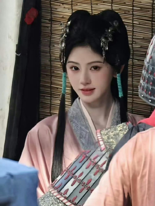 粉丝为何吐槽鞠婧祎新剧发型缺乏新意？