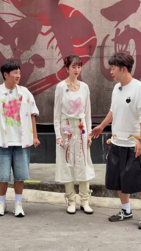 王安宇吐槽张艺凡十头身，长腿显眼找不到脑袋